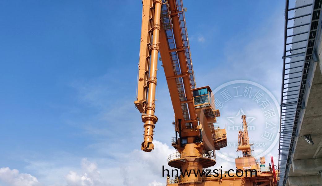 煤(mei)炭螺(luo)鏇卸(xie)舩機(ji)4