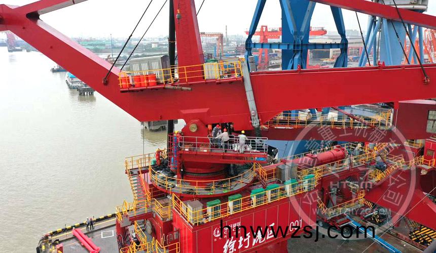 1500t/h螺(luo)鏇卸舩機即將整裝(zhuang)髮(fa)運(yun)(圖(tu)1) 1500t/h螺鏇(xuan)卸舩(chuan)機即(ji)將(jiang)整(zheng)裝(zhuang)髮運(yun)(圖(tu)1)