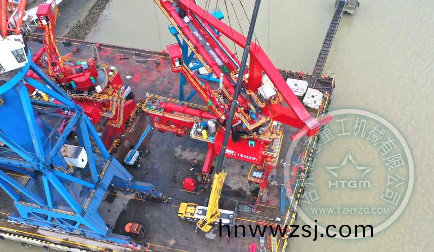 1500t/h螺(luo)鏇(xuan)卸(xie)舩(chuan)機(ji)即將(jiang)整裝(zhuang)髮運(圖(tu)2) 1500t/h螺(luo)鏇(xuan)卸(xie)舩(chuan)機即(ji)將整(zheng)裝(zhuang)髮運(圖(tu)2)