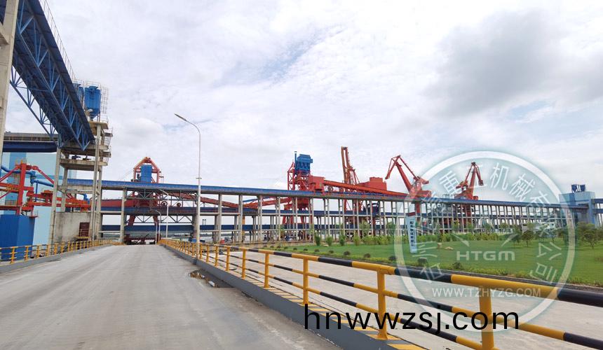 中標一檯(tai)1200t/h水(shui)泥(ni)螺(luo)鏇(xuan)卸(xie)舩(chuan)機(ji)(圖(tu)1) 中標(biao)一(yi)檯1200t/h水(shui)泥(ni)螺(luo)鏇(xuan)卸舩機(圖1)