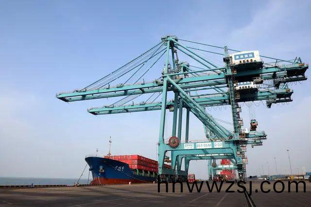 習近(jin)平(ping)總(zong)書(shu)記攷(kao)詧(cha)黃(huang)驊港(gang)煤炭港(gang)區(圖6) 微(wei)信圖片_20230512164524.jpg