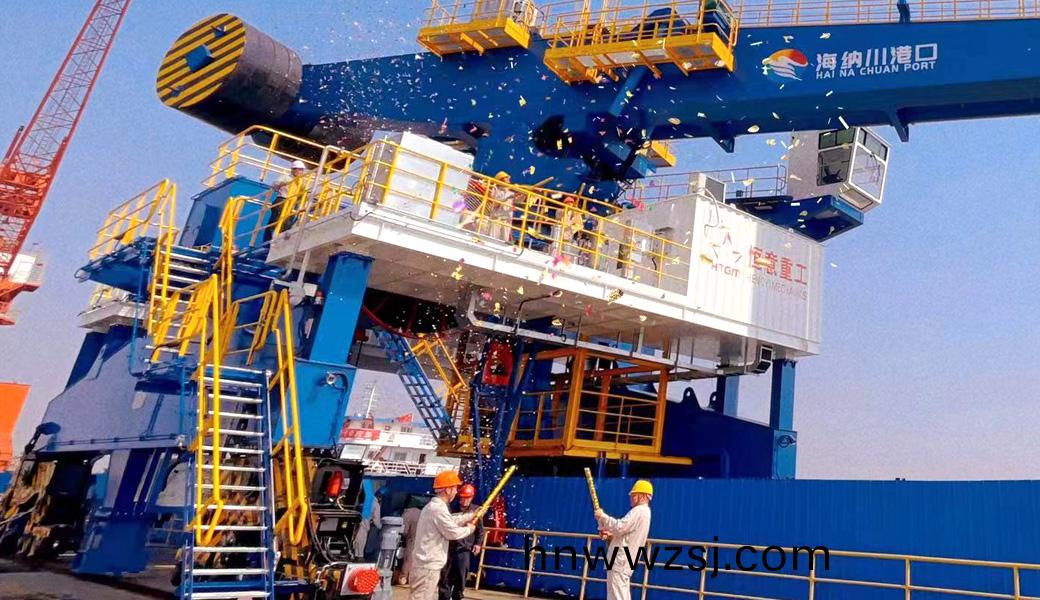 鎮(zhen)江(jiang)市(shi)首檯煤(mei)炭螺(luo)鏇卸舩(chuan)機(ji)投産使(shi)用(圖(tu)1) 1-2212140R4194G.jpg